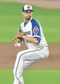 Charlie Morton 77 Live