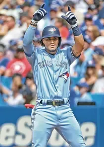 Santiago Espinal 74 Live