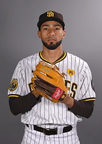 Robert Suarez 81 Live